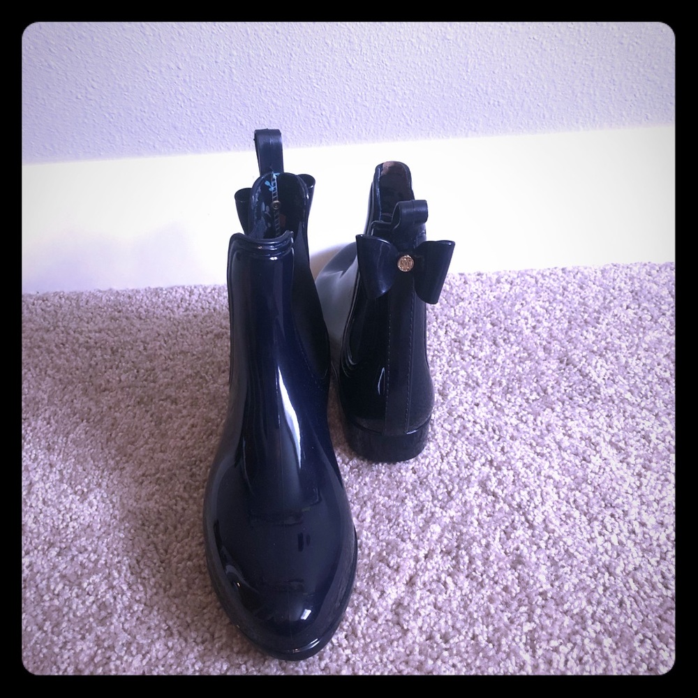 Navy rain boots